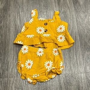 NWOT 6-9 month outfit